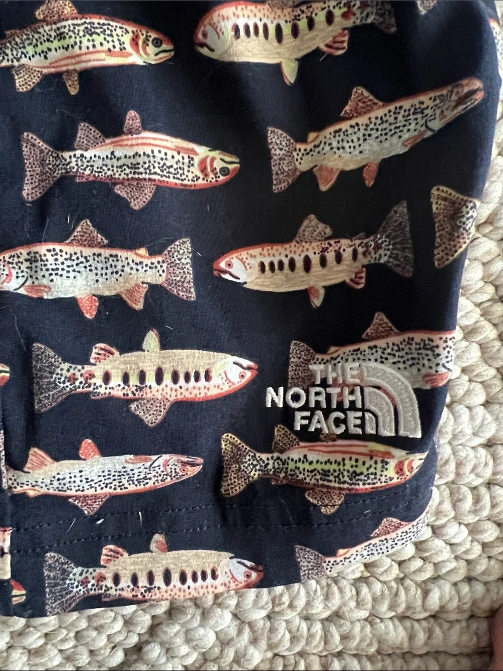 The North Face men’s navy Fish-Print Drawstring Shorts size small